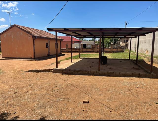 2 BEDROOM FREEHOLD FOR SALE IN MABOPANE  UNIT U
